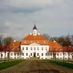 Bed & Breakfast Internat Schloss Spiegelberg