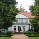 Internat Schloss Spiegelberg Bed & Breakfast 3*