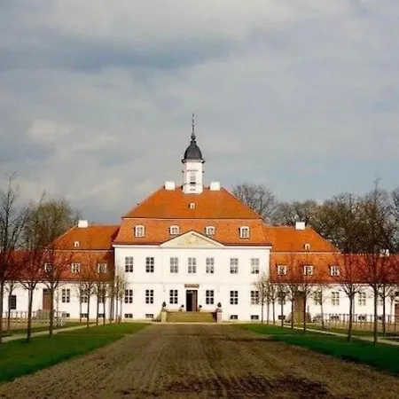 Bed & Breakfast Internat Schloss Spiegelberg
