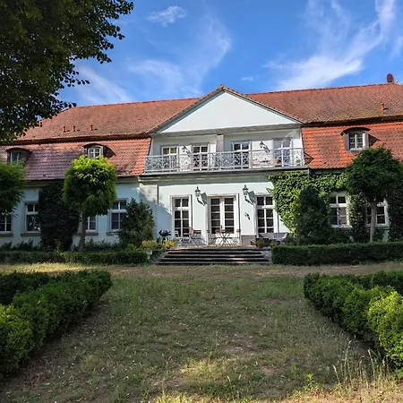 Internat Schloss Spiegelberg Bed & Breakfast 3*