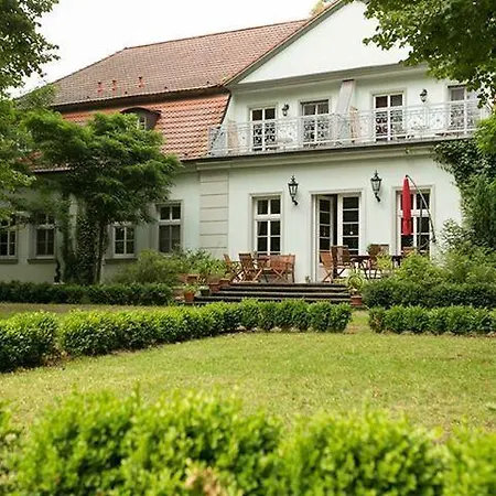 Internat Schloss Spiegelberg Bed and breakfast 3*