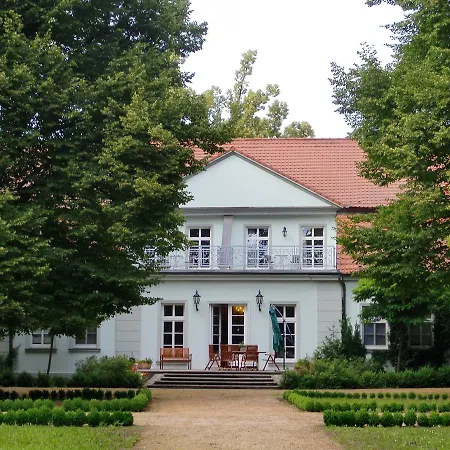 Internat Schloss Spiegelberg Bed and breakfast 3*