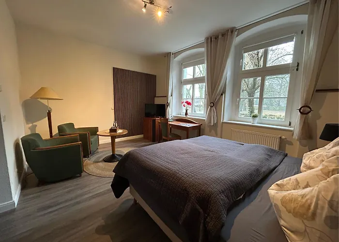 Frühstückspension Internat Schloss Spiegelberg Neustadt (Dosse)